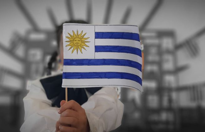 niña-escuela-natalicio-artigas-bandera-uruguay.jpg