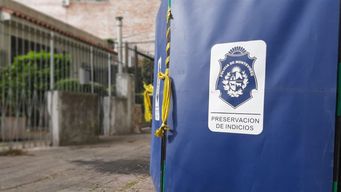 un delincuente muerto y un policia herido tras persecucion y tiroteo que culmino en buceo