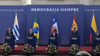 yamandu orsi decidio participar de la cumbre democracia siempre en espana, convocado por pedro sanchez