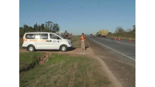 Chófer de minibus herido tras ser embestido por un camión