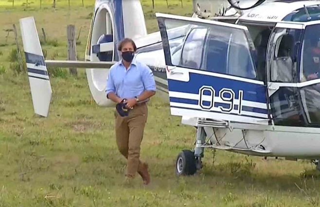 Lacalle Pou participó de las obras de electrificación de un escuela rural