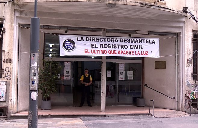 conflicto-registro-civil-calle-sarandi-ciudad-vieja.jpg