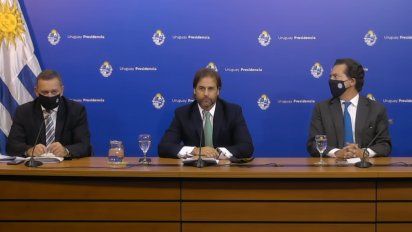 Foto: Lacalle Pou con Álvaro Delgado y Rodrigo Ferrés.