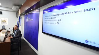 el gasoil baja en junio 2,39 pesos y la nafta 0,07 pesos, anuncio el gobierno; el supergas se mantiene