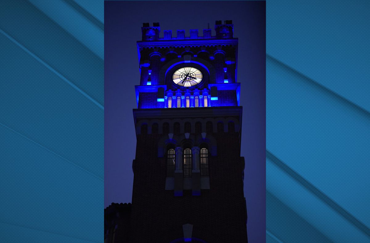 Y edificios de la Ciudad de Buenos Aires, así como del interior de Argentina encendieron luces azules. Foto: Embajada de Uruguay en Argentina.