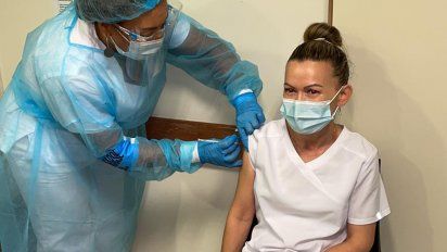 experto advierte por contagios de covid en vacunados y llamo a no minimizar sintomas