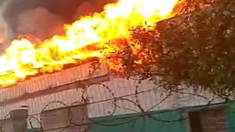 incendio afecto el deposito donde funcionaba una barraca y ferreteria en la teja