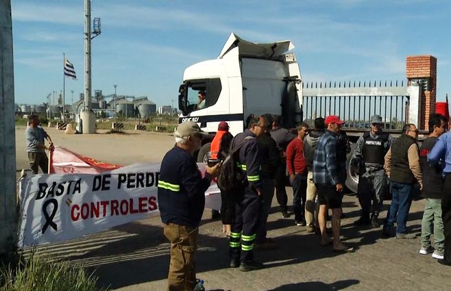 corte-transito-camiones-acceso-al-puerto-sindicato