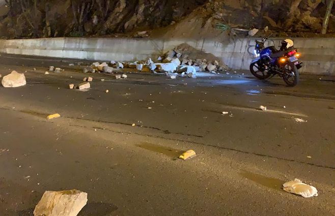 Desde los acantilados de la Costa Verde de Lima cayeron piedras por el sismo. Diario El Comercio