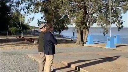 lacalle pou rinde homenaje a los treinta y tres orientales en la playa de la agraciada