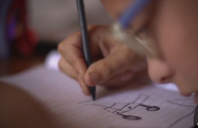 NIÑO-DIBUJANDO-EN-ESCUELA.jpg