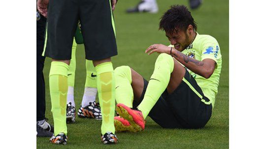 Neymar dio un susto en el entrenamiento de Brasil