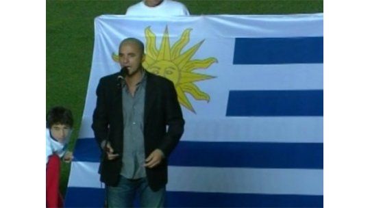 Himno especial para la celeste ante Argentina