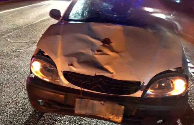 El auto que embistió al adolescente. Foto: Policía Caminera. 