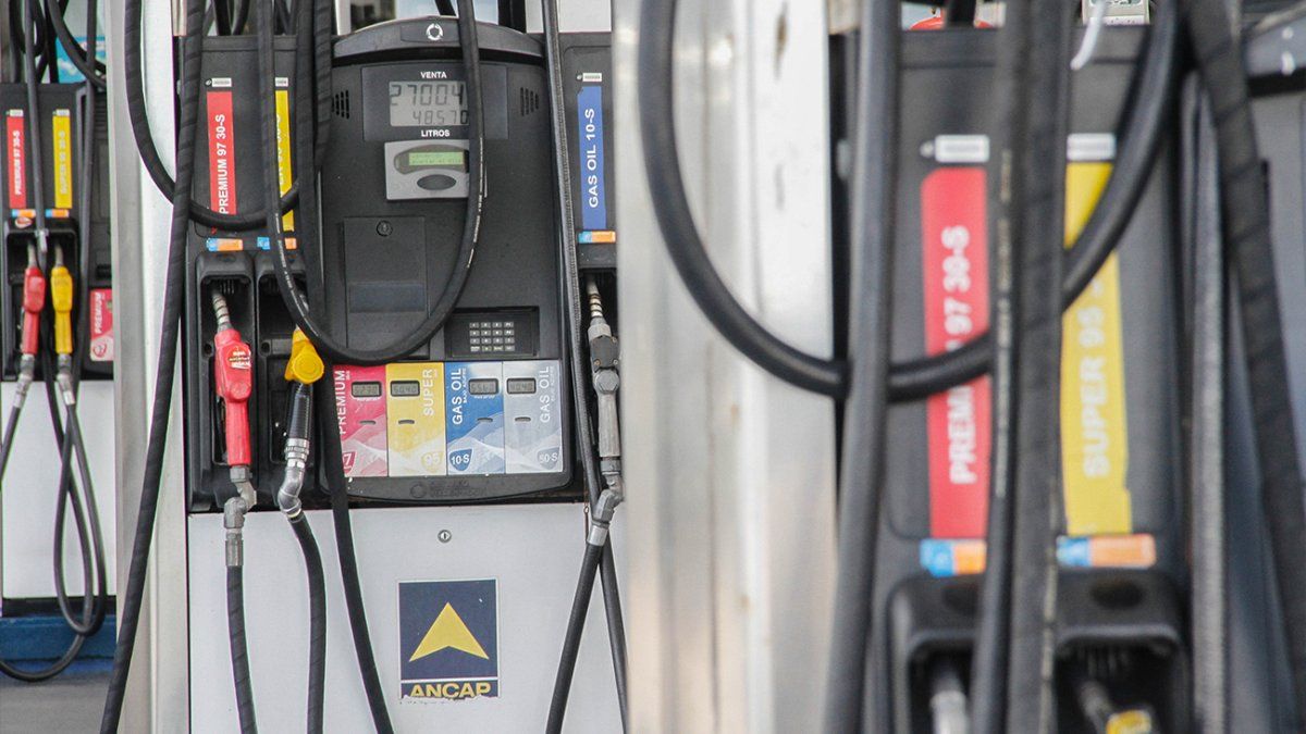 Cardona se reúne este martes con Ursea por los combustibles y esta semana se conocerán los precios para junio