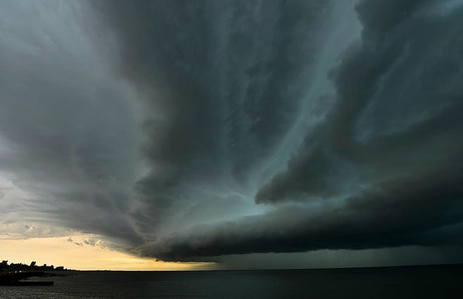 TORMENTA-NUBES-MONTEVIDEO-AFP.jpg
