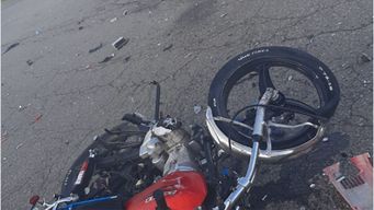 murio el motociclista que fue embestido por un auto dias pasados en la comercial; se encontraba internado