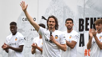 el valencia comunico la rescision del contrato con edinson cavani