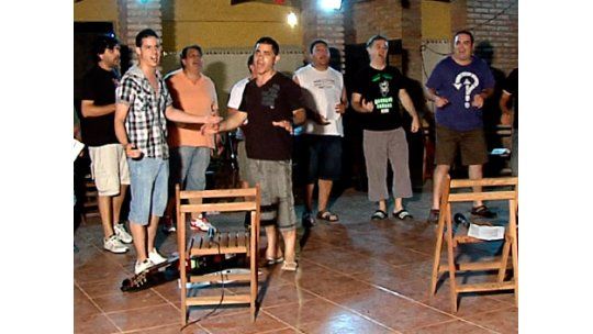 Diablos Verdes con el mismo elenco
