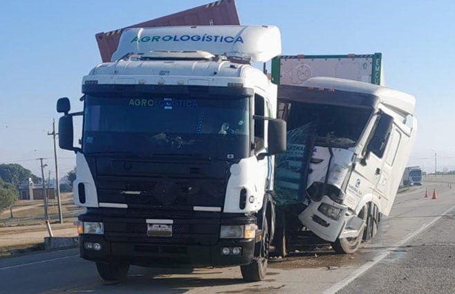 Foto: Policía Caminera. Choque sin lesionados, en ruta 3, a la altura de Parque Andresito.