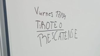 Una de las amenazas escritas en el baño de un liceo de Maldonado.