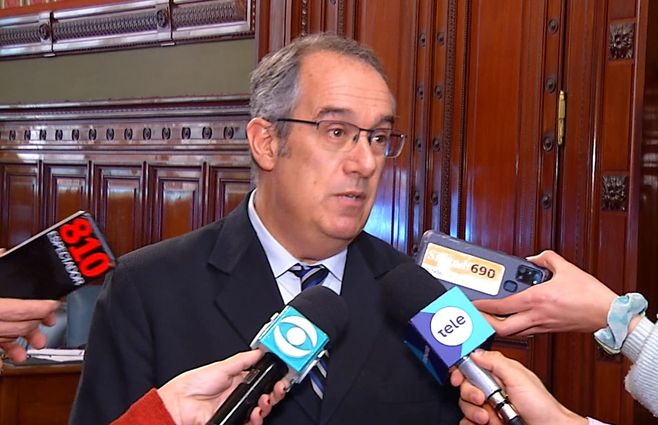 JOSÉ-CARLOS-MAHÍA-.-PARLAMENTO.jpg