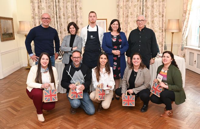 Jurado y participantes.jpg