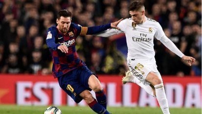 clasico de espana: valverde fue titular en el real madrid y suarez en barcelona