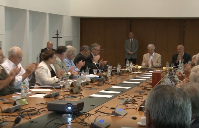 Vázquez-aplauso-último-consejo.jpg