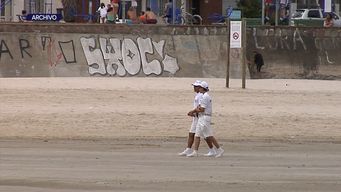 investigan el hallazgo del cuerpo de un hombre que aparecio a la altura de la playa del gas