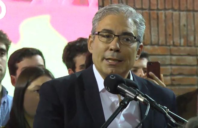 Robert-Silva-en-la-convención-proclamado.jpg
