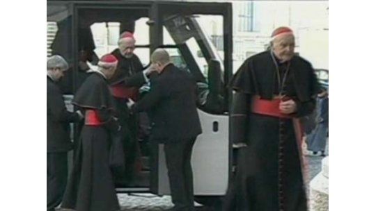 Cardenales de todo el mundo se reúnen para elegir al nuevo Papa