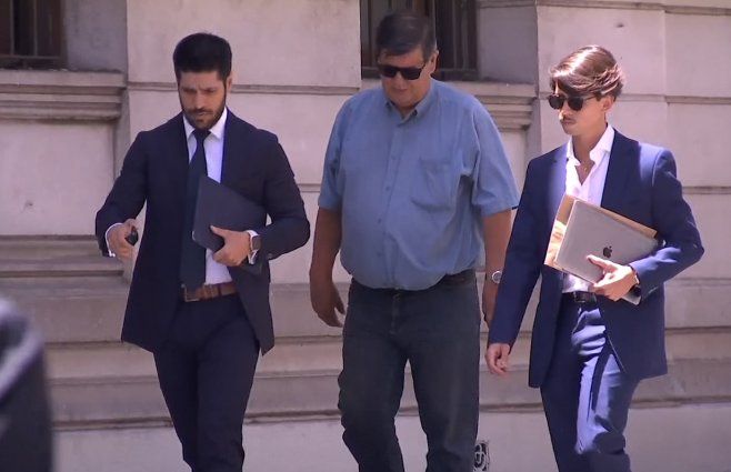 Ingreso a la fiscalía. De izquierda a derecha: Andrés Ojeda, Jorge Berriel y Joaquín Abal.