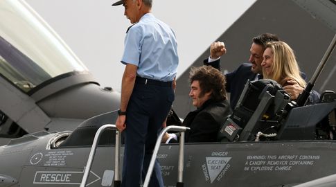 Milei presenta cazas F16 que compró a Dinamarca como ángeles protectores de Argentina Milei presenta cazas F16 que compró a Dinamarca como ángeles protectores de Argentina