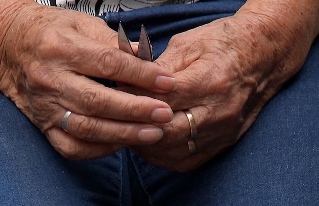 manos-trabajadora-textil-uruguay