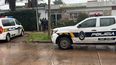 un delincuente entro a un residencial, amenazo con un cuchillo y robo una cartera con $200.000 y usd 1.000