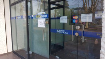 funcionarios bancarios no cargan efectivo en cajeros del brou este fin de semana largo