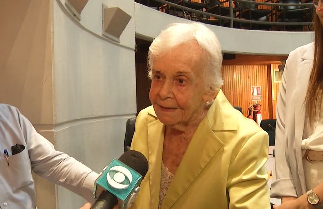 belela-herrera-homenaje-junta.jpg