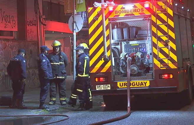 bomberos-incendio-camión