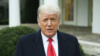 sorpresa por la caida de la economia de estados unidos; el presidente trump culpa a su antecesor joe biden
