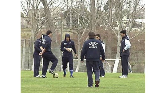 Gallardo probó el equipo: Coates y Medina entre los titulares