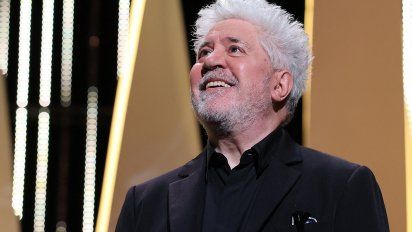 instagram censura cartel de nuevo film de almodovar por mostrar un pezon