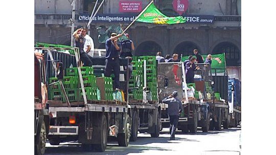 Cumbre en el gobierno para topear salarios en el sector bebidas