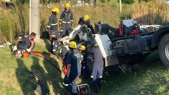 choque en ruta 5 dejo a un camionero atrapado y fallecio en el lugar; trabajan en la escena y hay afectacion al transito