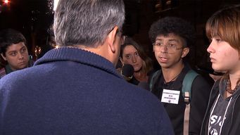 estudiantes del iava desalojaron el liceo y los padres se reunieron con profesores en el hall