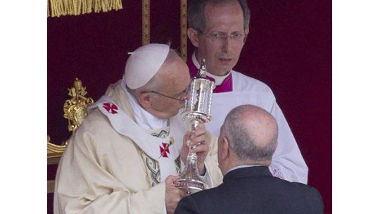 Papa marca récord al proclamar 802 santos en su canonización
