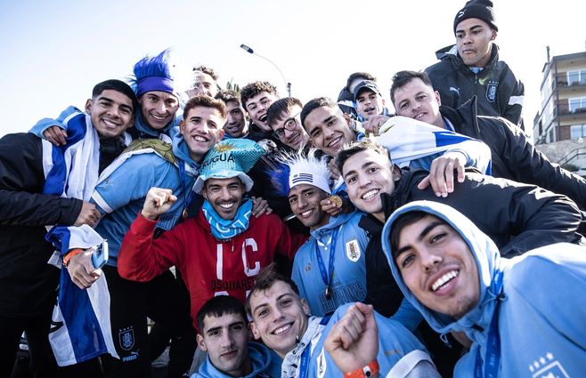 Uruguay-Sub-20-caravana-con-Luis-Suárez-foto-AUF-Selección-Uruguaya-en-Twitter.jpg