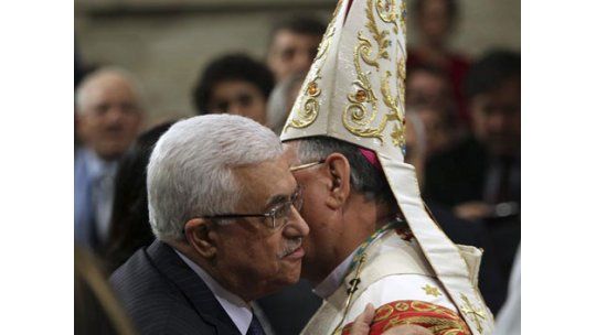 Miles de personas celebran la Navidad en Belén, donde nació Jesús