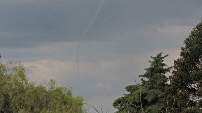 una nube embudo le puso los pelos de punta a los pobladores de salto