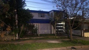 nino de 12 anos estaba en el cuarto cuando recibio un disparo desde afuera de la casa; investigan